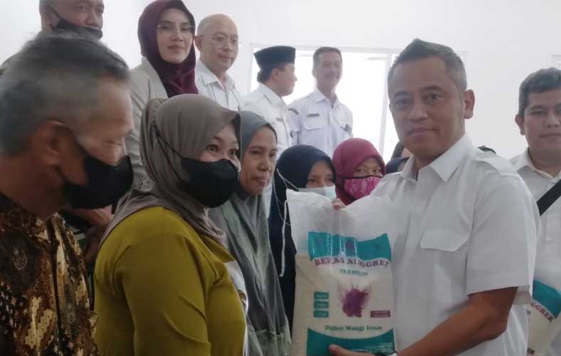 Warga Pondok Cabe Udik dapat Bantuan Beras Anggrek, Begini Penjelasan PT PTM