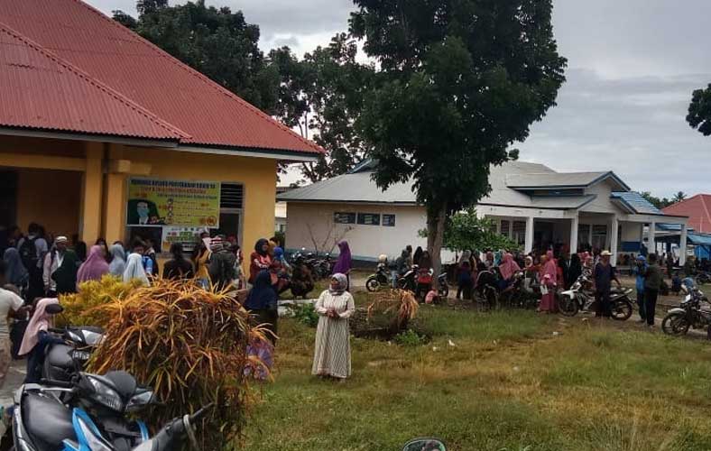 Warga di 5 Desa Kecamatan Lasalimu Selatan Terima Bansos PKH
