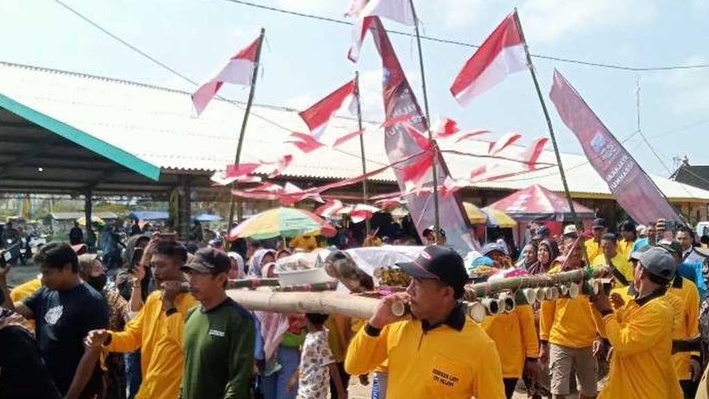 Merawat Tradisi Leluhur, Nelayan Palang Tuban Gelar Sedekah Laut