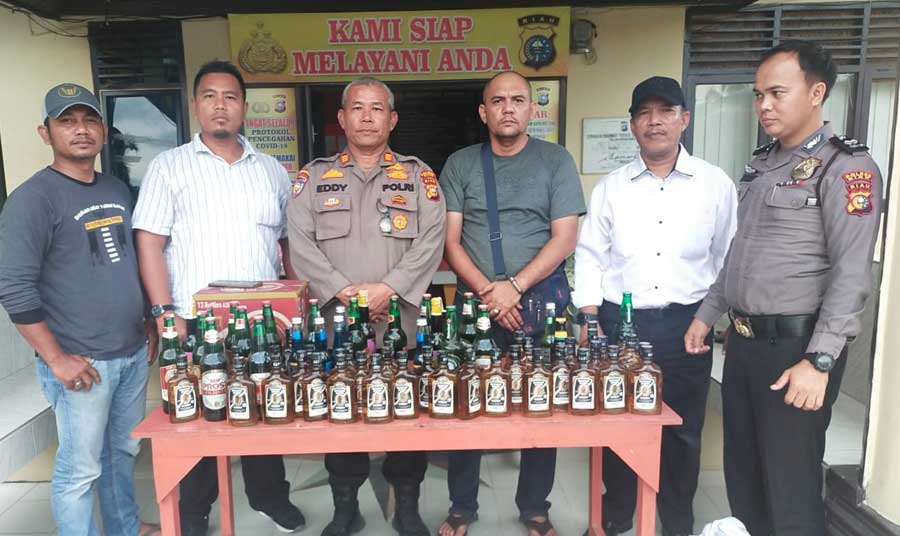 Polsek Minas Amankan Puluhan Botol Miras Berbagai Merek