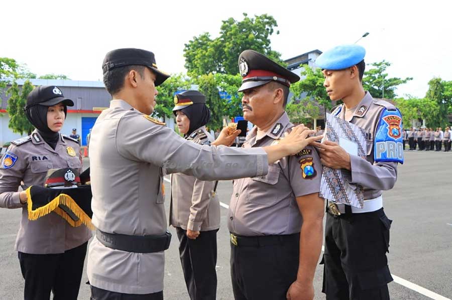 Anggota Polres Tuban