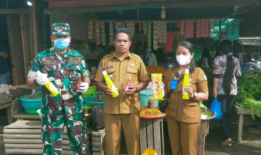 Puskesmas Akelamo Lakukan Pemeriksaan Makanan dan Minuman di Mini Market dan Pasar