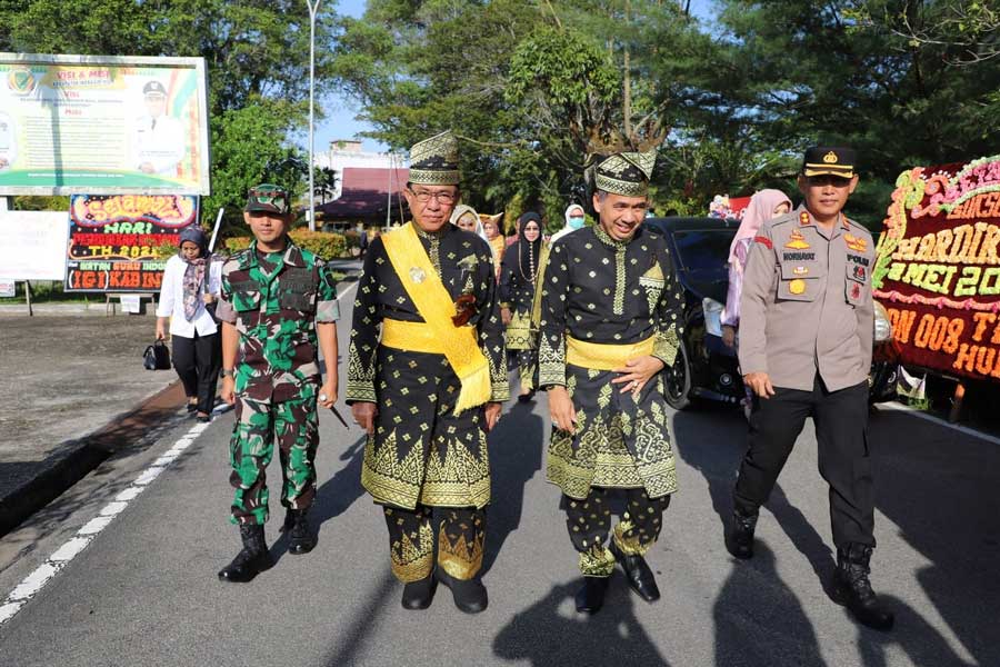 Bupati Pimpin Upacara Hardiknas 2023 di Halaman Pemkab Indragiri Hilir