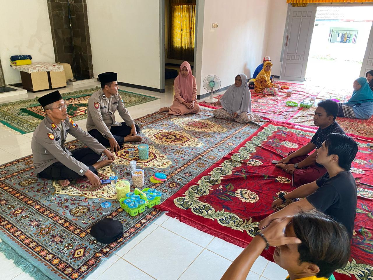 Turut Bela Sungkawa, Kapolsek Banyuates Sambangi Rumah Duka Anggota KPPS Desa Batioh 1 IMG 20240224 WA0008