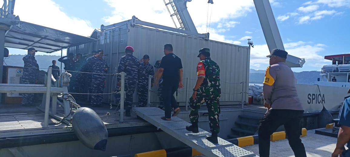 Kapal KRI SPICA-93 Tiba Dipelabuhan Jailolo Untuk Memasang Alat Surve Kedalam Laut 2 IMG 20240227 WA0037